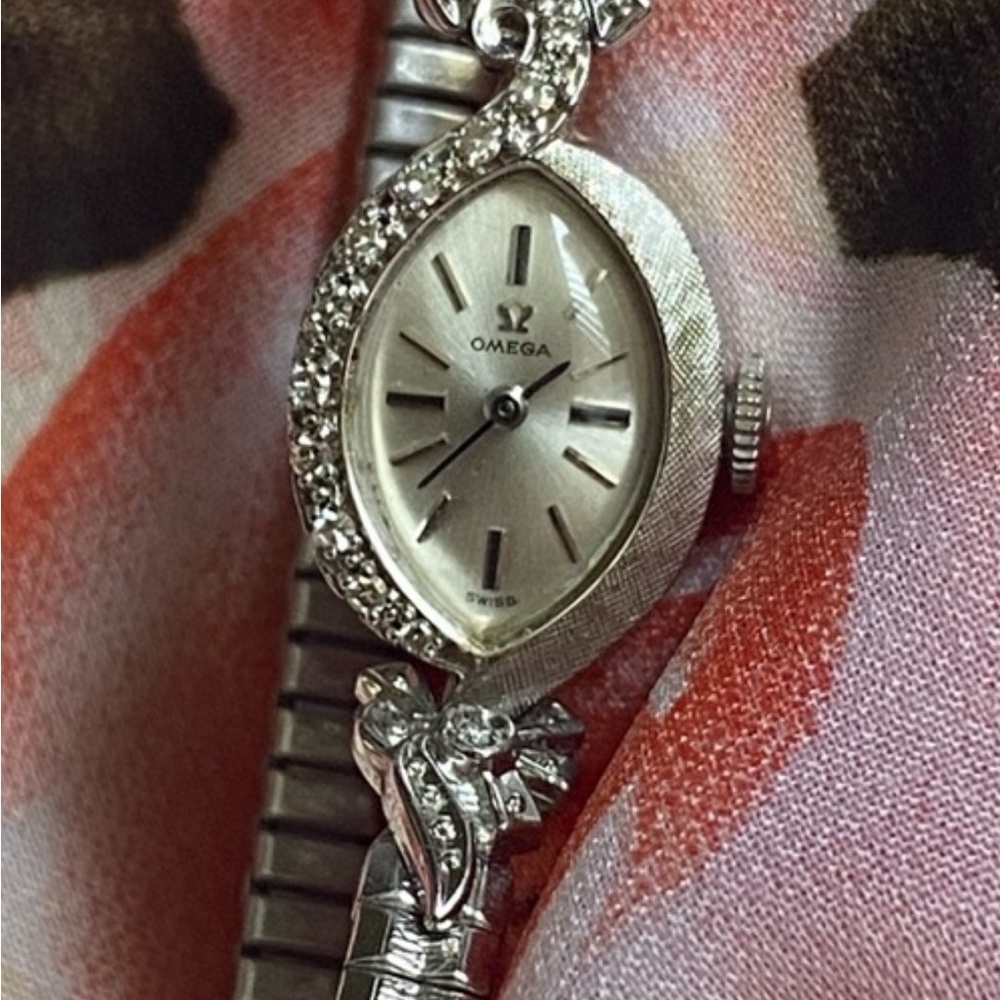 Rare Omega 483 Solid 14k White Gold Diamond Case 17J Manualwind Cocktail Watch.